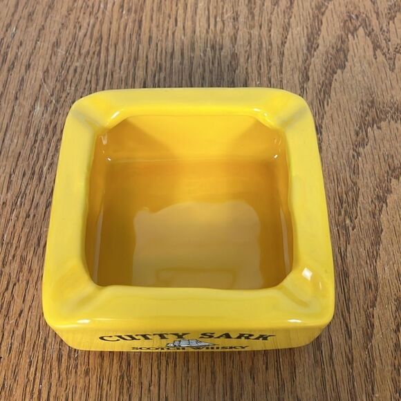 Vintage Cutty Sark Tall Ship Ceramic Ashtray or Succulent Planter - Picture 3 of 6